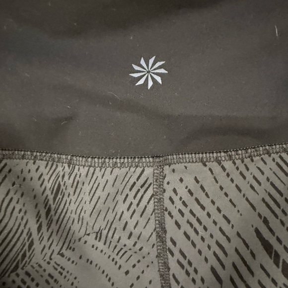 Athleta Palm Saturation Black Grey Capri Leggings Pants Medium - Picture 6 of 6
